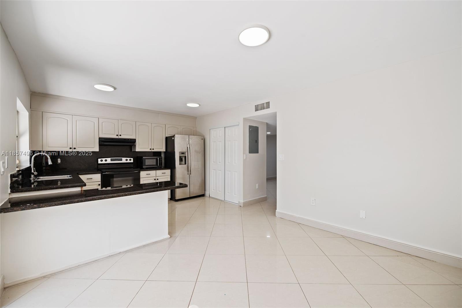 PEMBROKE LAKES SECTION SE - Residential Lease