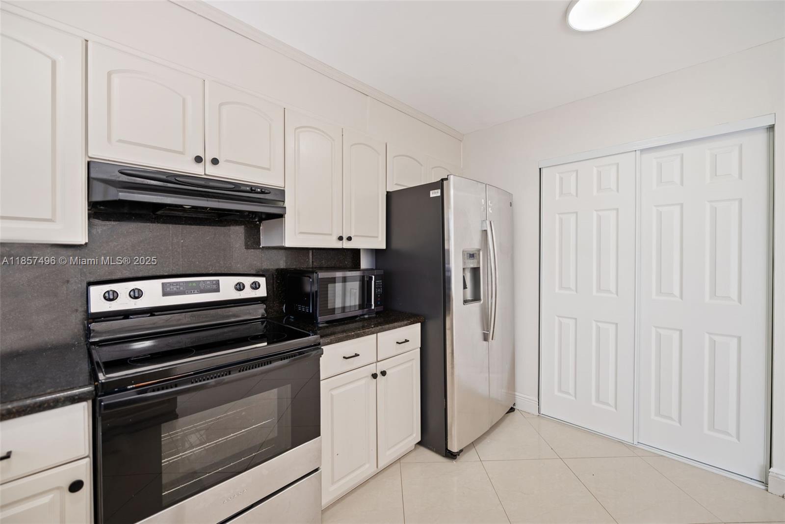 PEMBROKE LAKES SECTION SE - Residential Lease