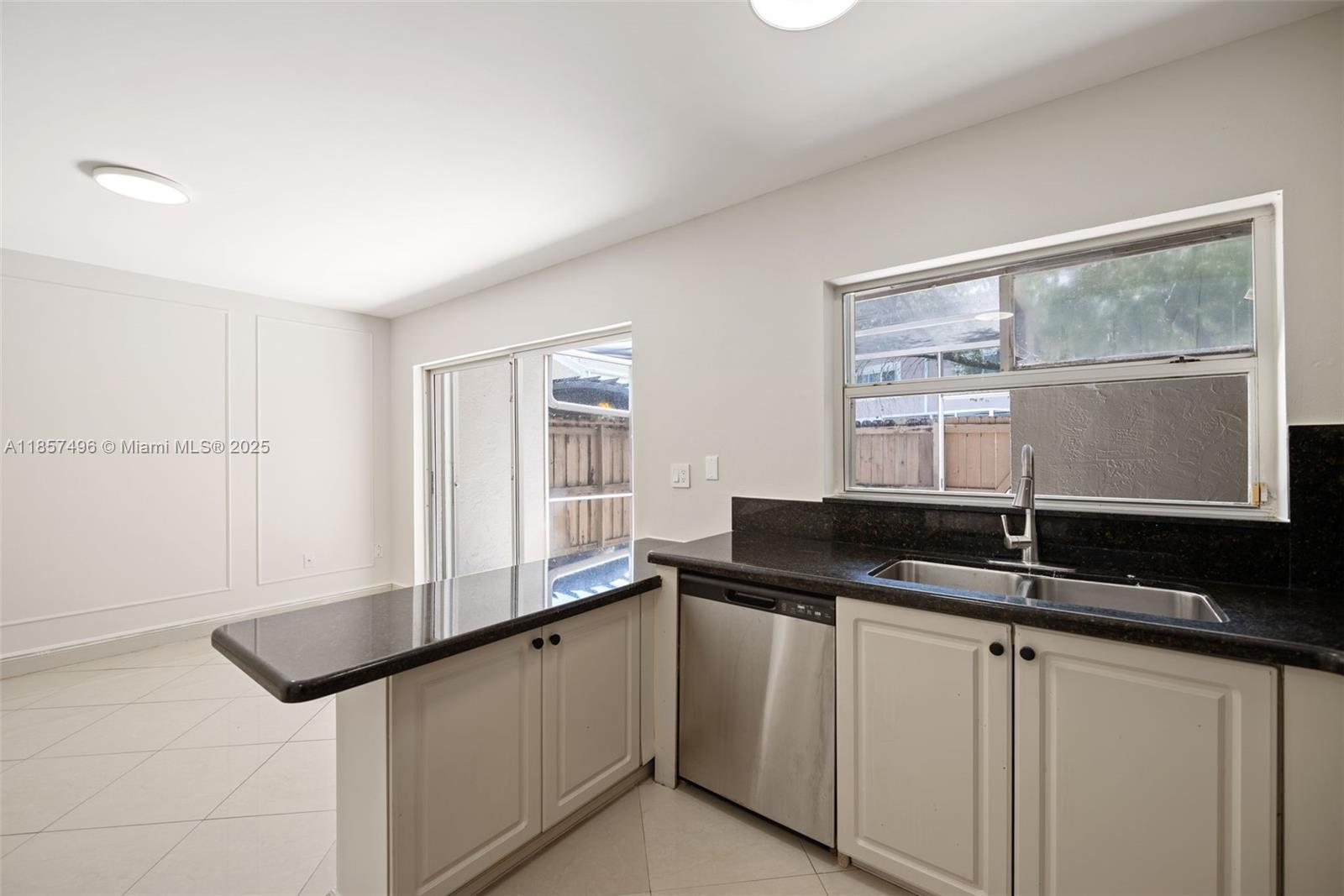 PEMBROKE LAKES SECTION SE - Residential Lease