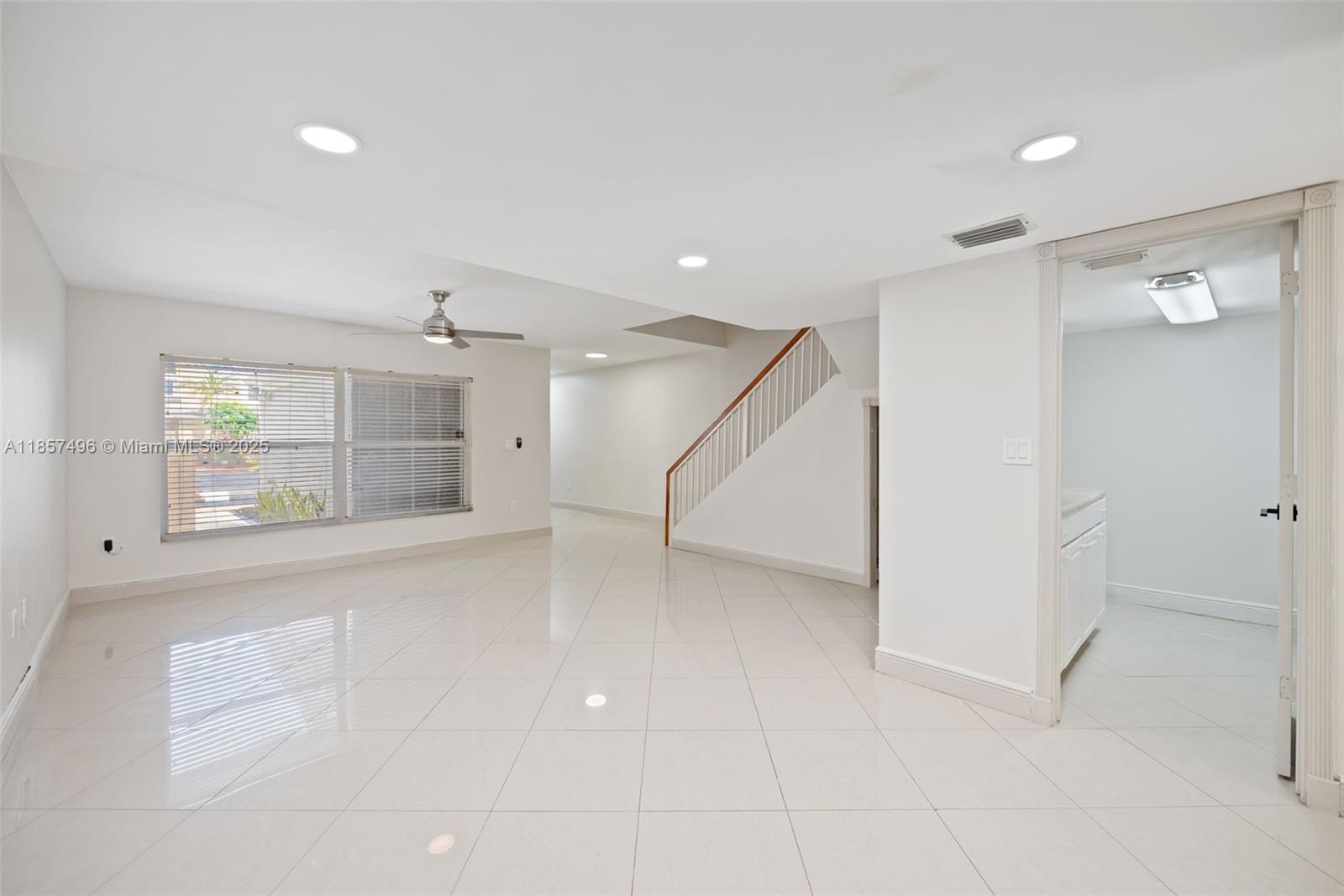 PEMBROKE LAKES SECTION SE - Residential Lease