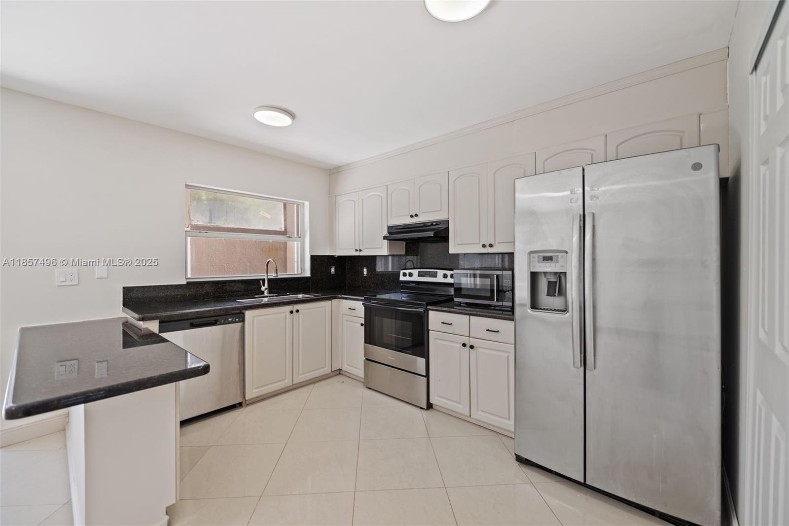 PEMBROKE LAKES SECTION SE - Residential Lease