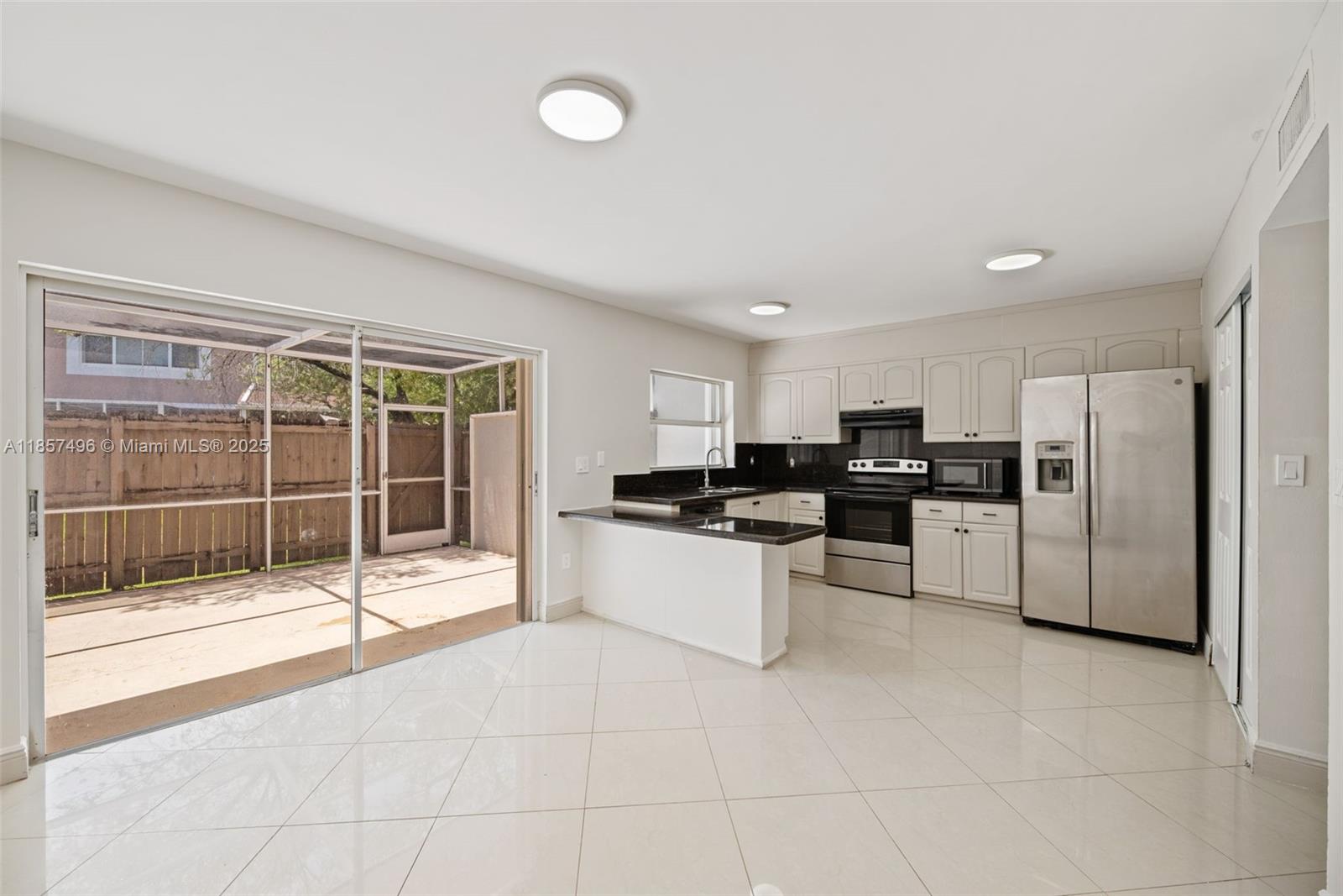 PEMBROKE LAKES SECTION SE - Residential Lease