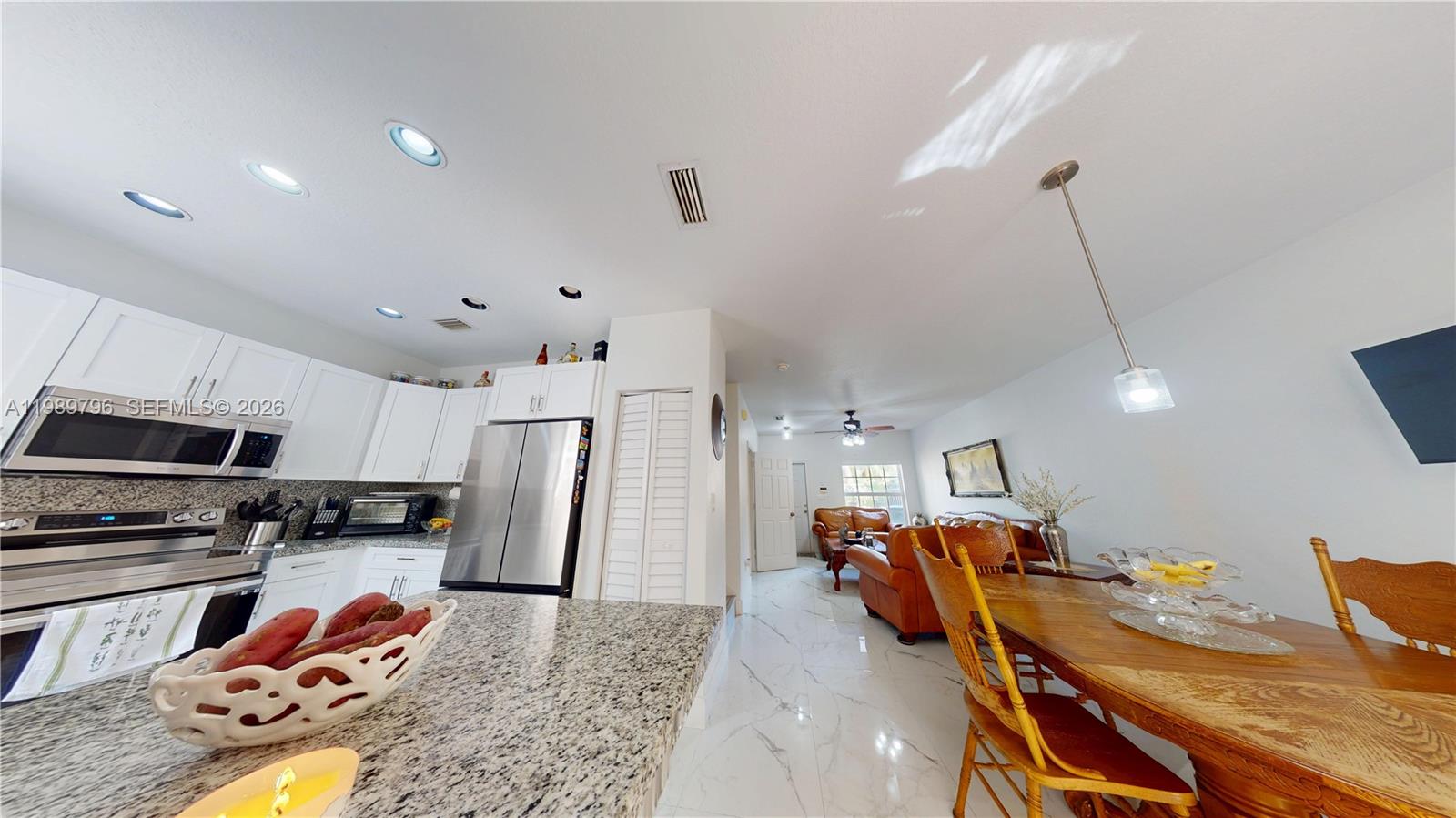 PEMBROKE ISLES - Residential