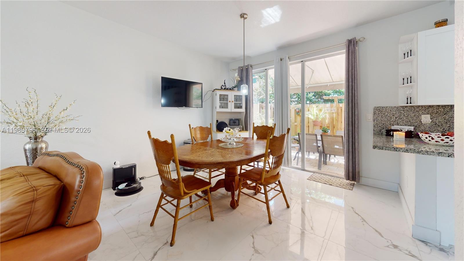 PEMBROKE ISLES - Residential