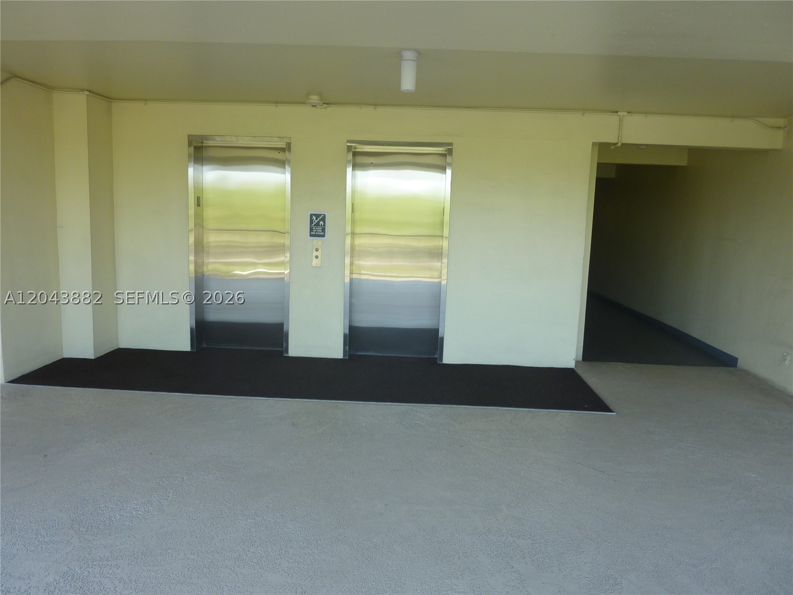 3200 N Palm Aire Dr 305