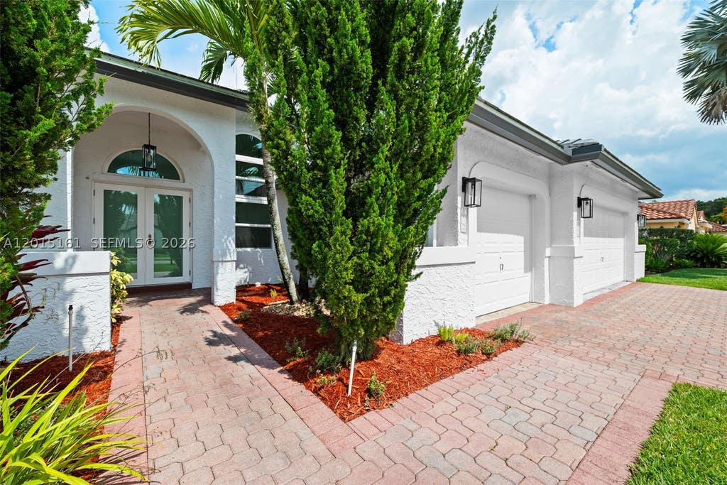 Photo of 3292 Ridge Trce, Davie, FL 33328 (MLS # A12015161)