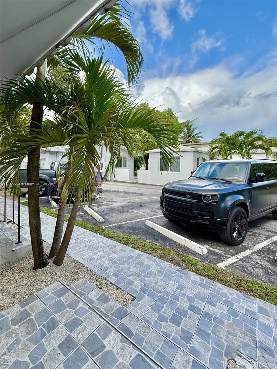 Beautiful 1/1 Move-in Ready.