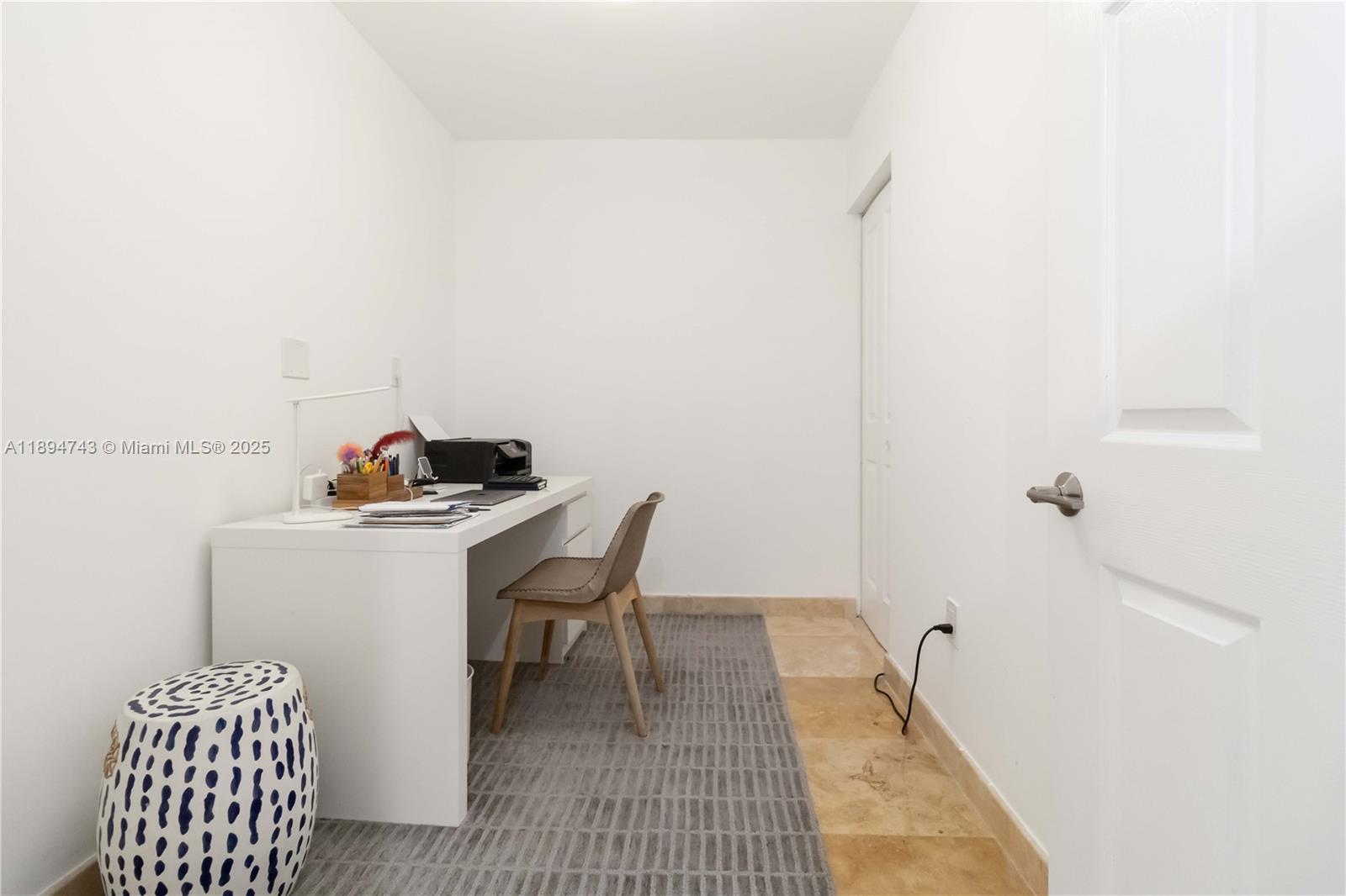 THE TOWNHOMES OF QUAYSIDE - Residential Lease