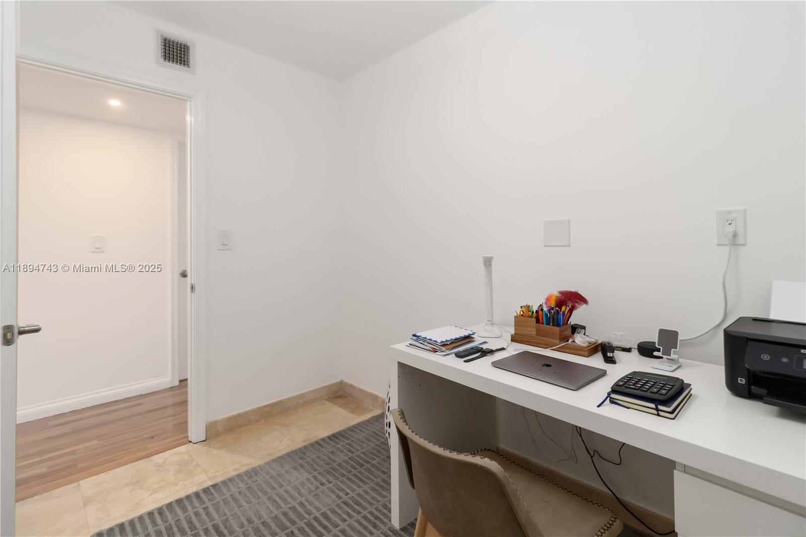 THE TOWNHOMES OF QUAYSIDE - Residential Lease