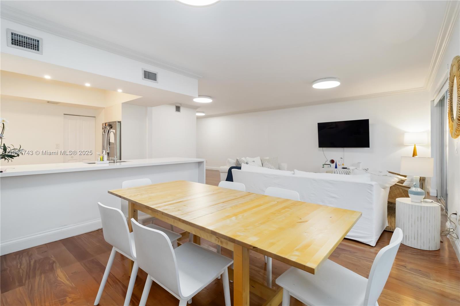 THE TOWNHOMES OF QUAYSIDE - Residential Lease