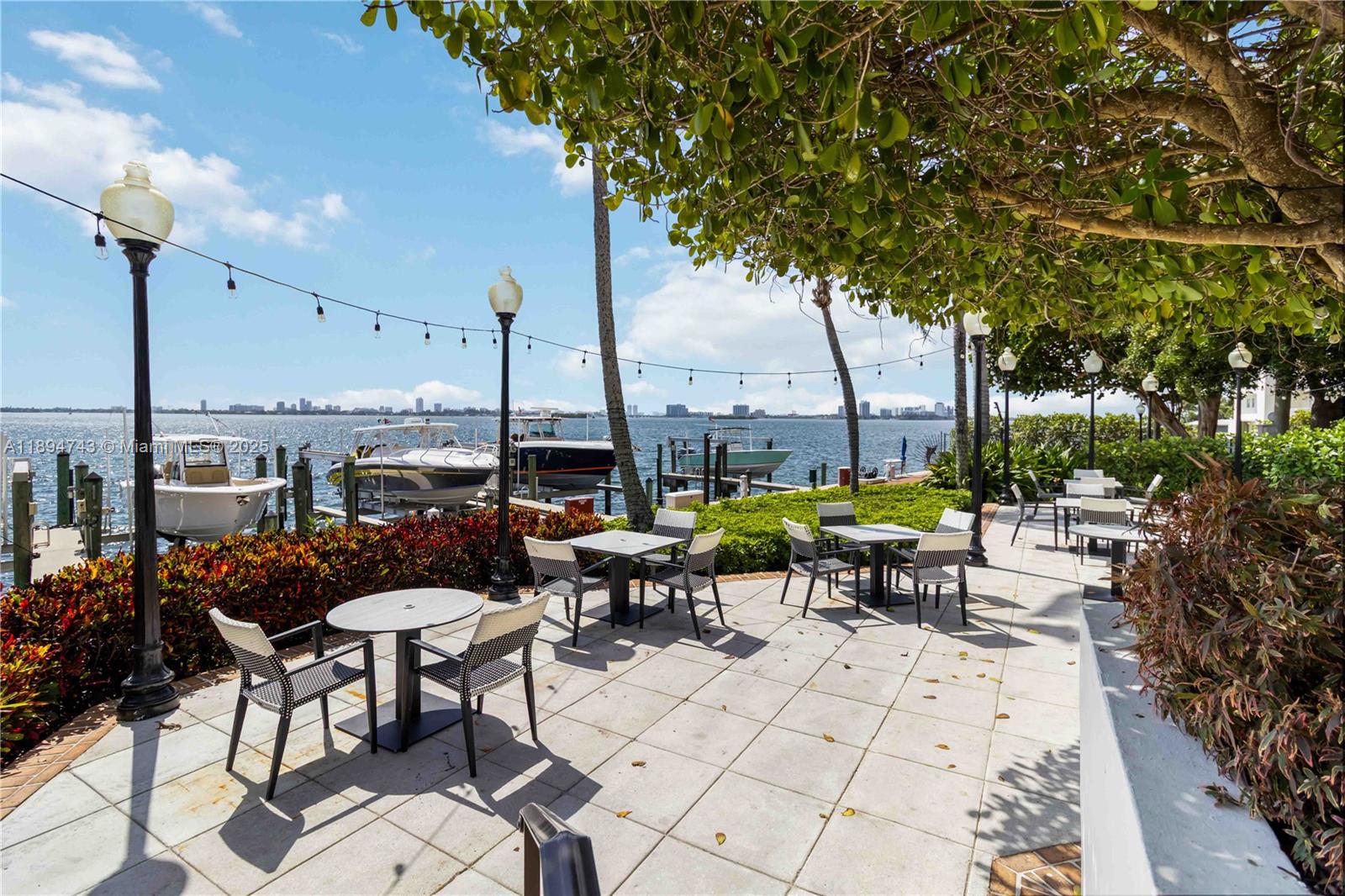THE TOWNHOMES OF QUAYSIDE - Residential Lease