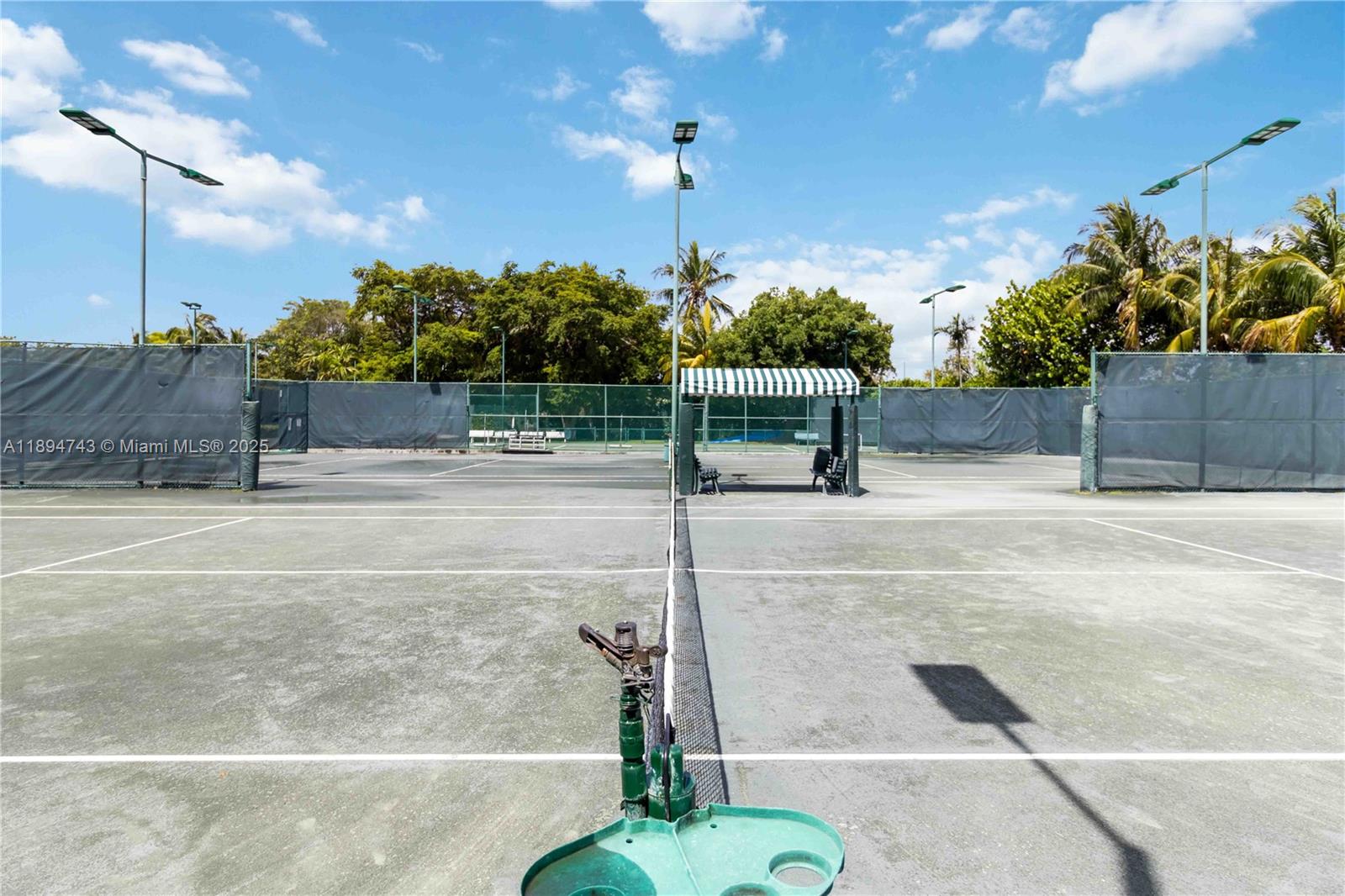 THE TOWNHOMES OF QUAYSIDE - Residential Lease