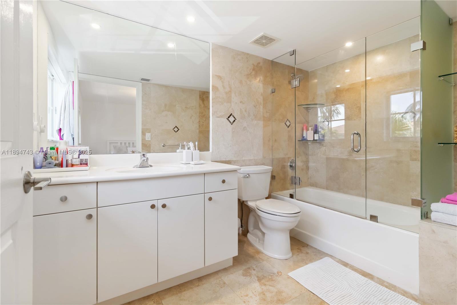 THE TOWNHOMES OF QUAYSIDE - Residential Lease