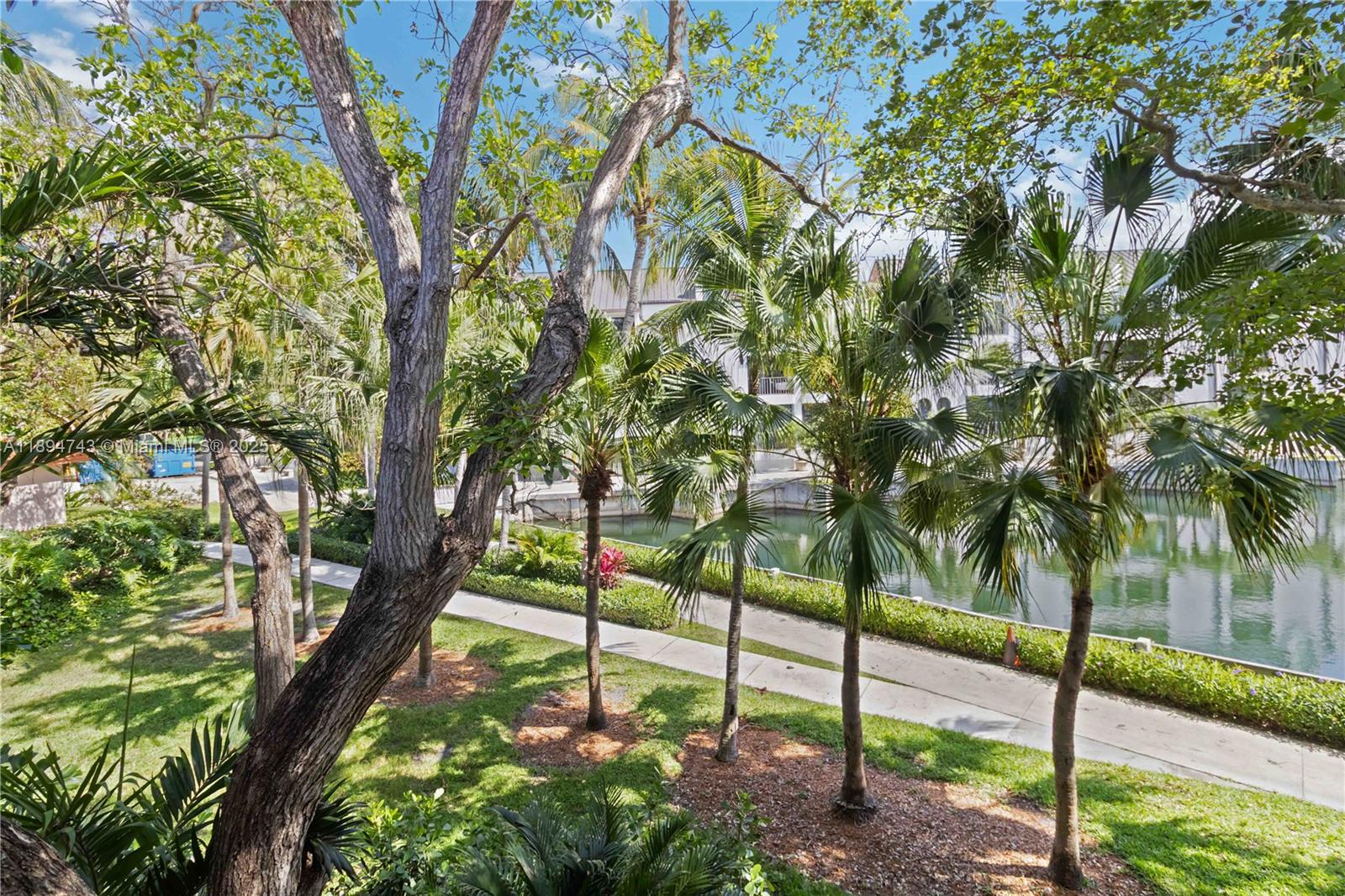 THE TOWNHOMES OF QUAYSIDE - Residential Lease