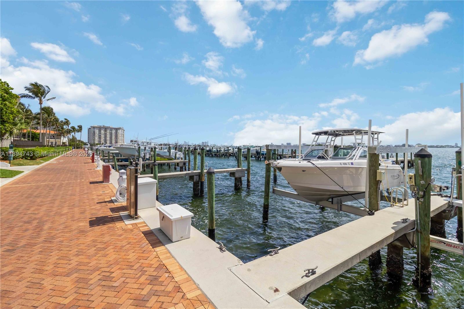THE TOWNHOMES OF QUAYSIDE - Residential Lease
