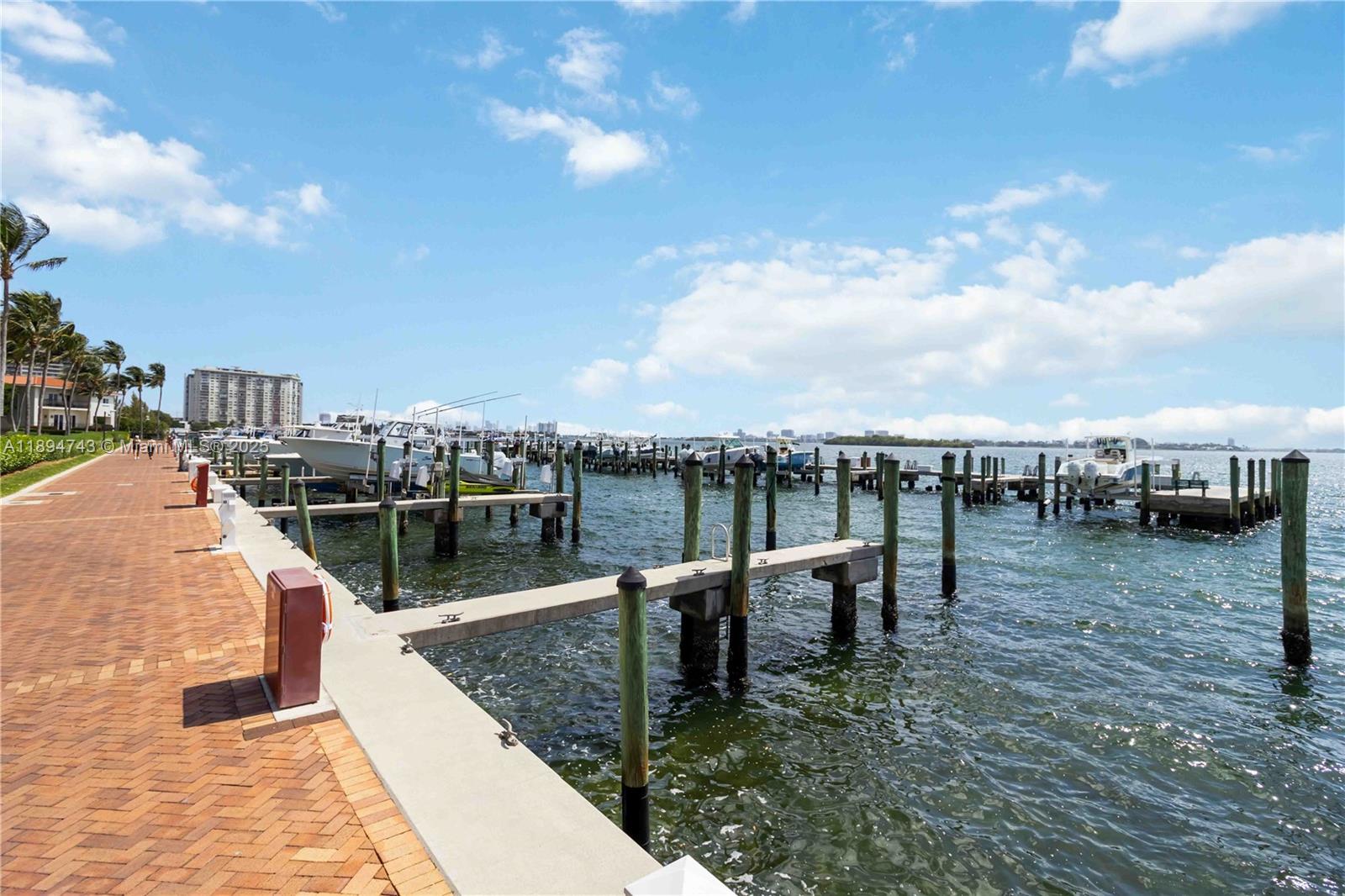 THE TOWNHOMES OF QUAYSIDE - Residential Lease