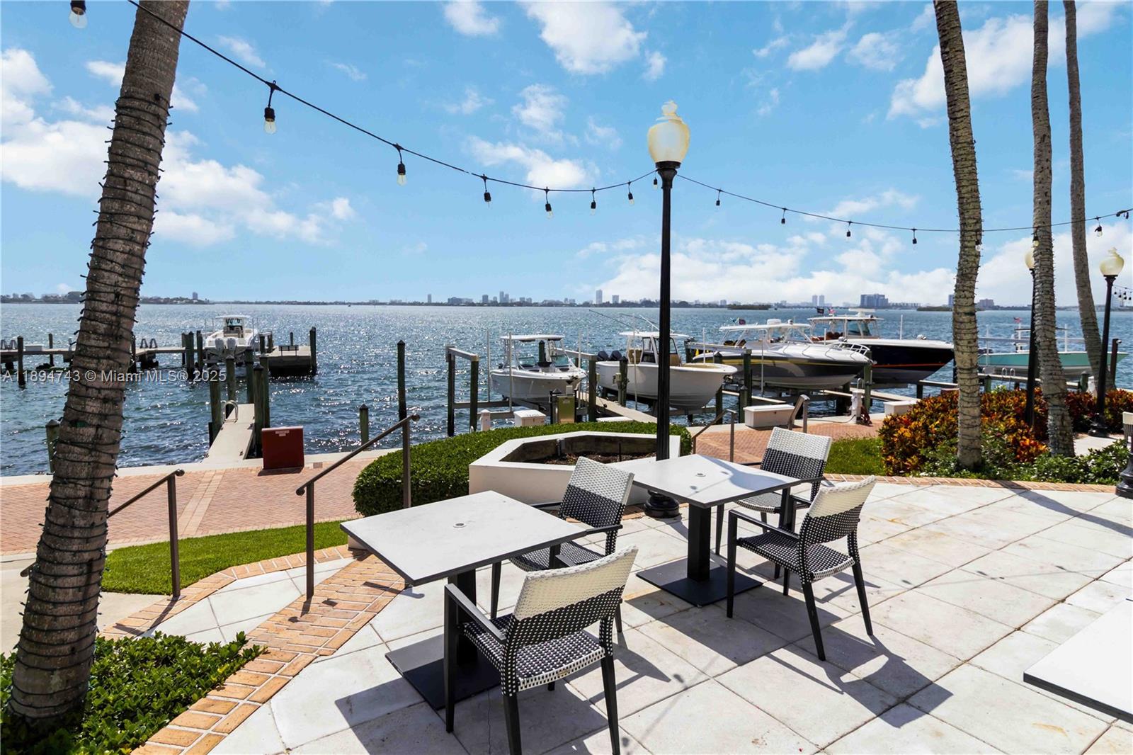 THE TOWNHOMES OF QUAYSIDE - Residential Lease