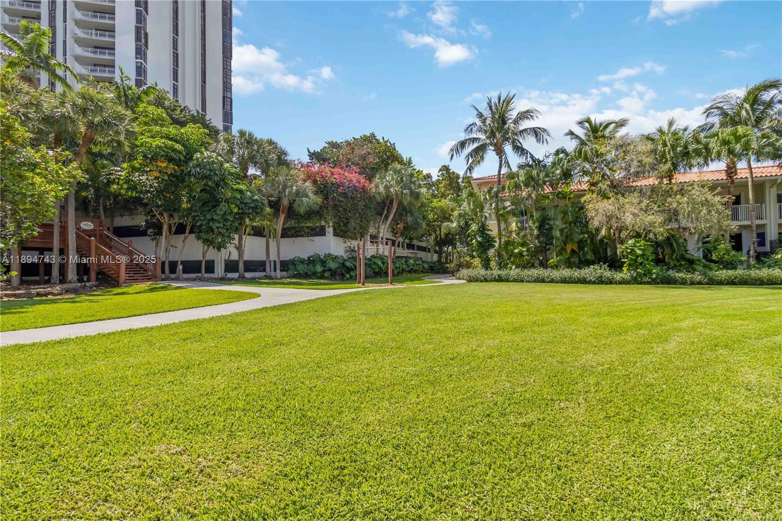 THE TOWNHOMES OF QUAYSIDE - Residential Lease
