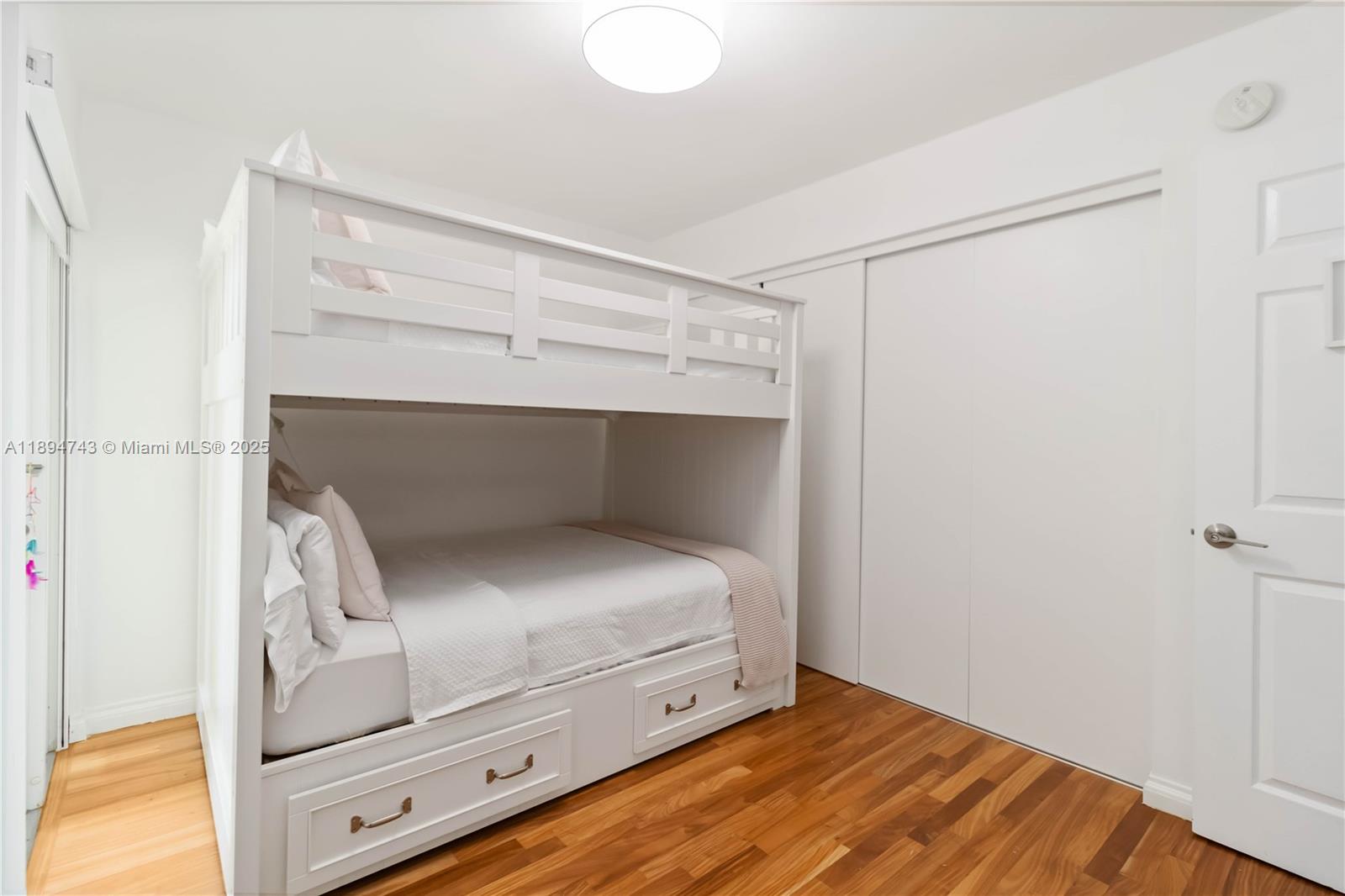 THE TOWNHOMES OF QUAYSIDE - Residential Lease