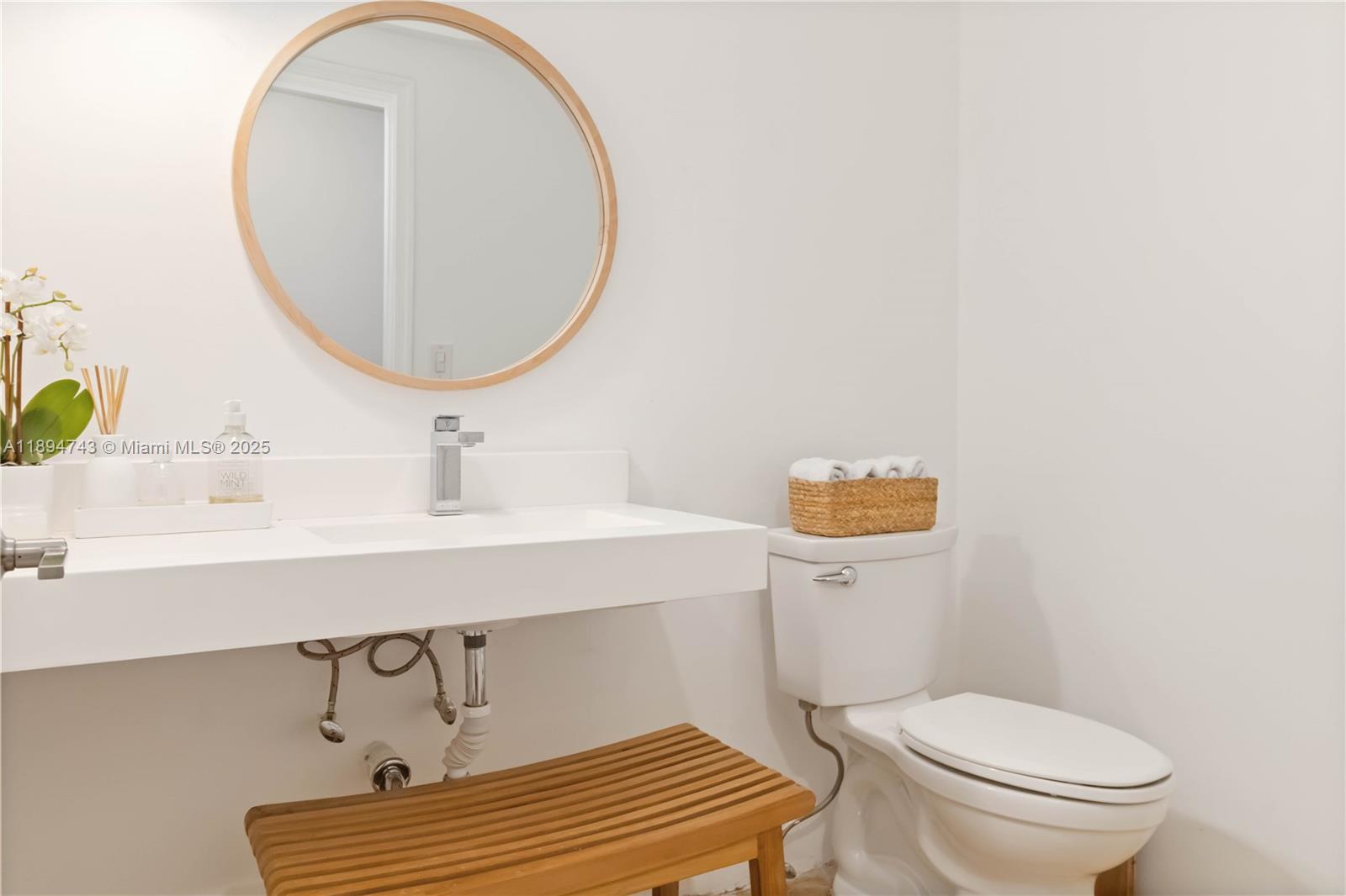 THE TOWNHOMES OF QUAYSIDE - Residential Lease