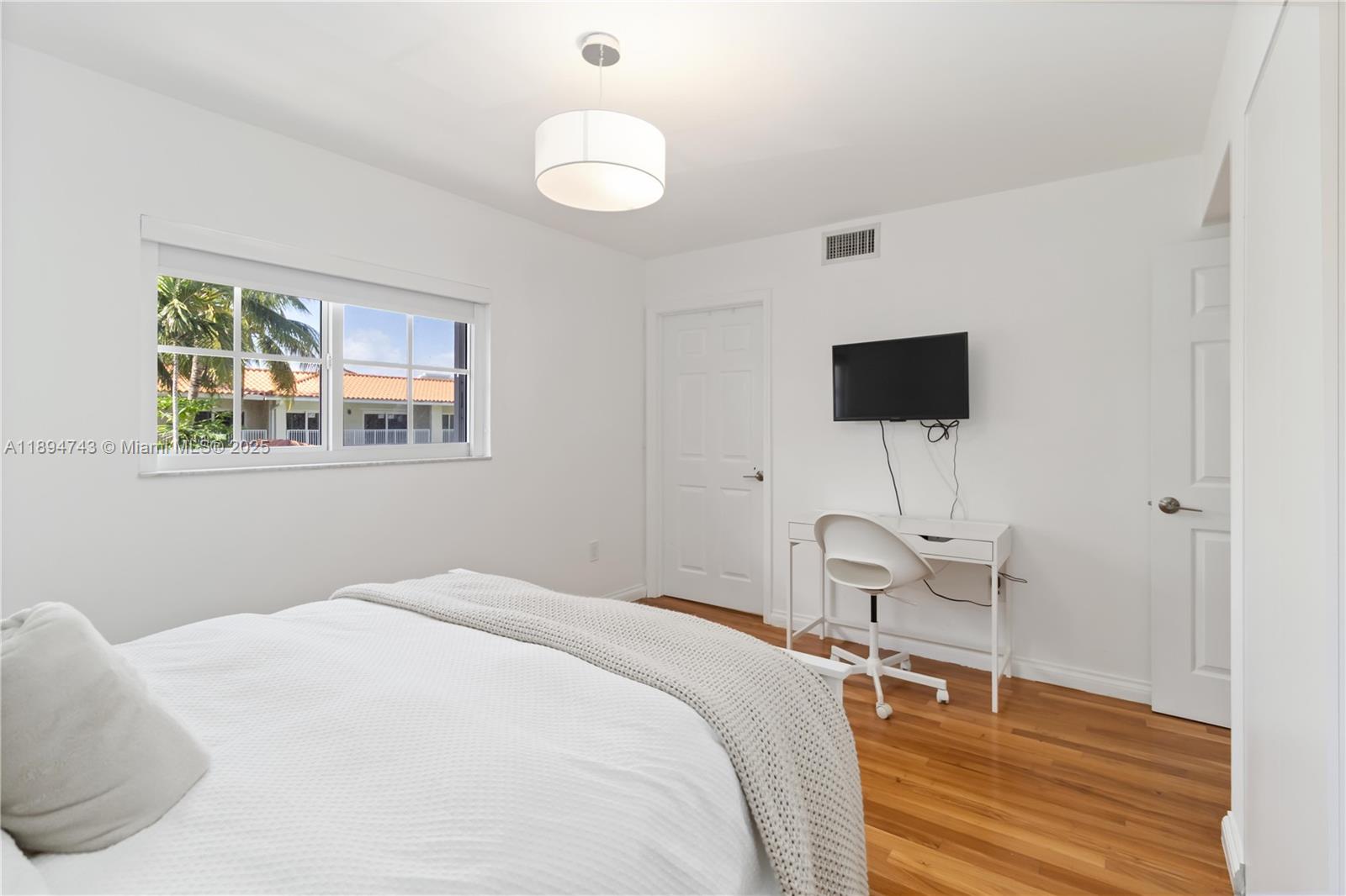 THE TOWNHOMES OF QUAYSIDE - Residential Lease