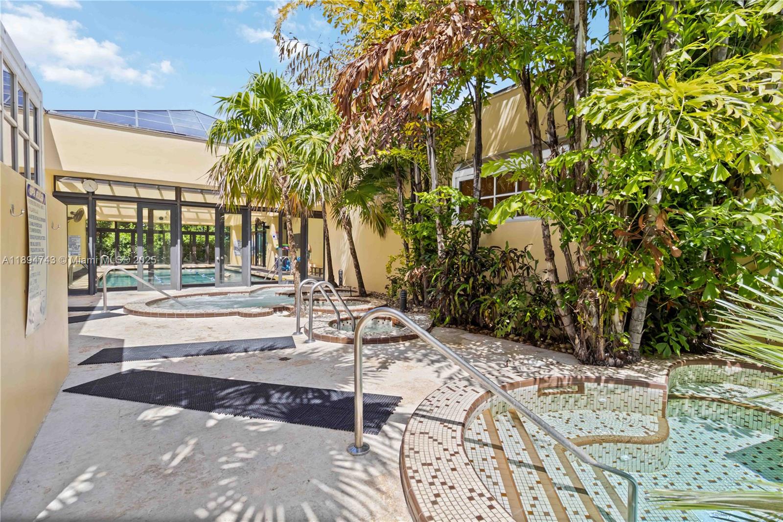 THE TOWNHOMES OF QUAYSIDE - Residential Lease
