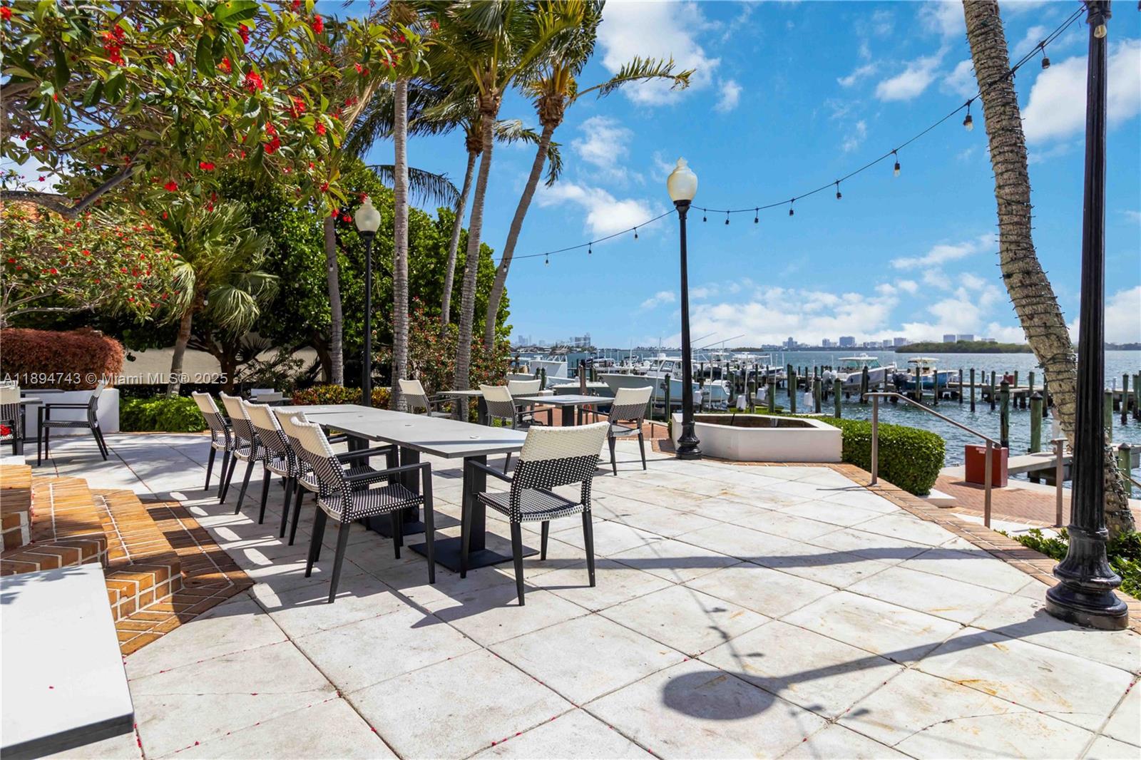 THE TOWNHOMES OF QUAYSIDE - Residential Lease