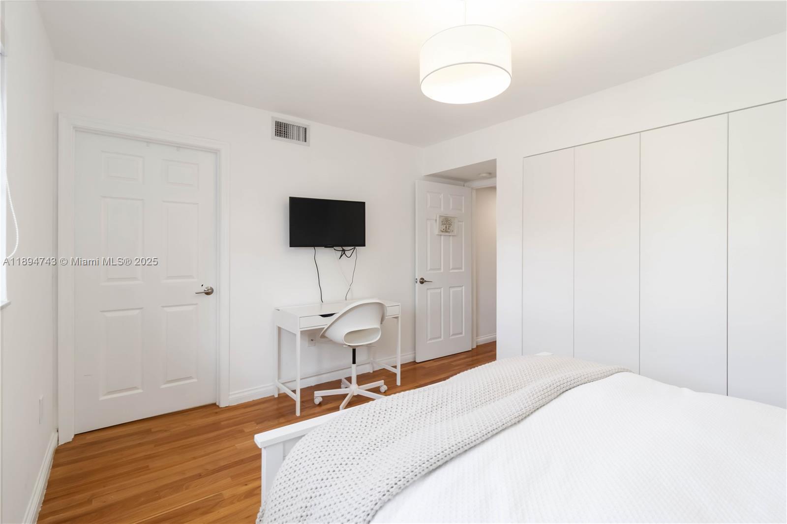 THE TOWNHOMES OF QUAYSIDE - Residential Lease
