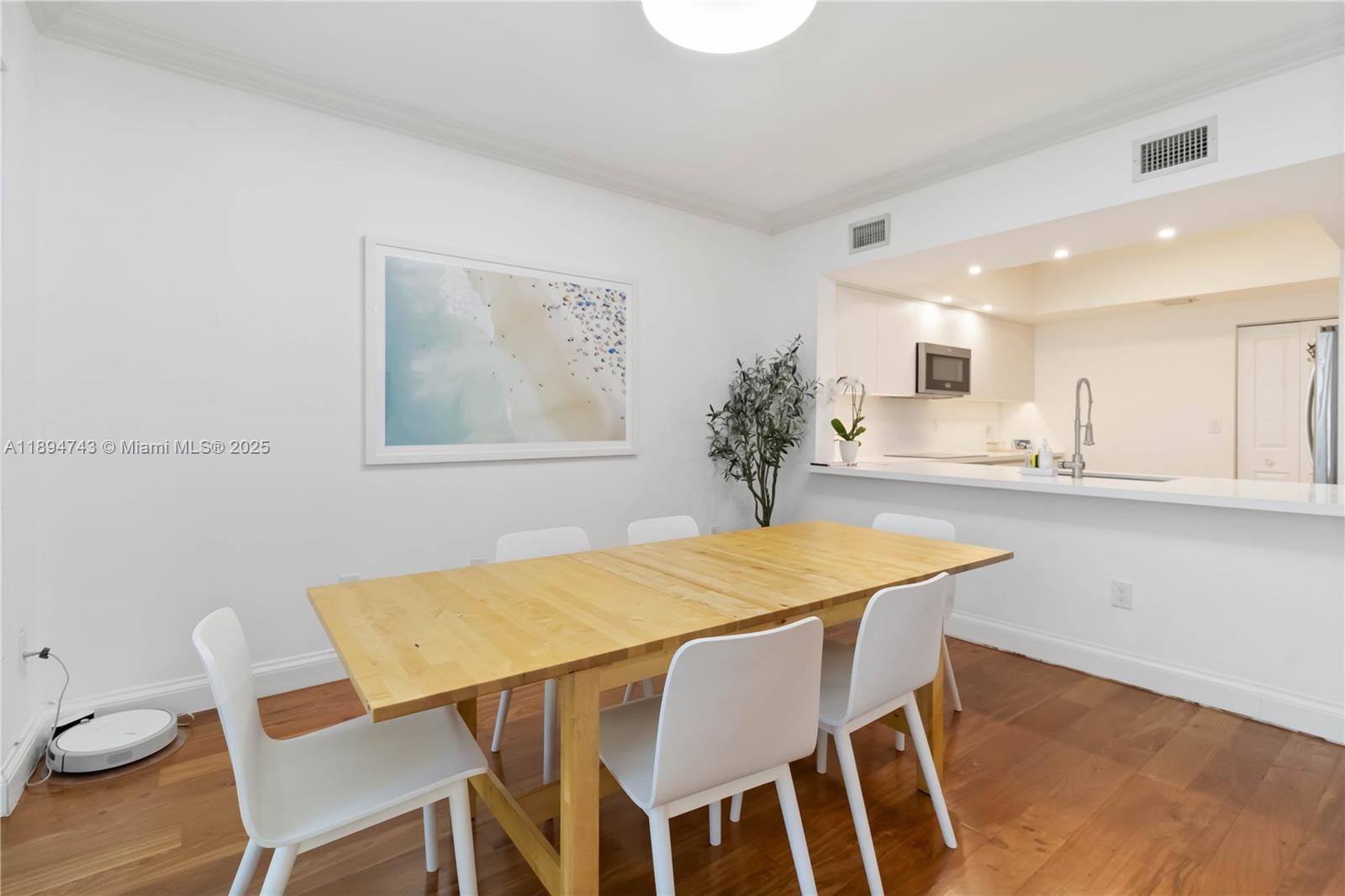 THE TOWNHOMES OF QUAYSIDE - Residential Lease