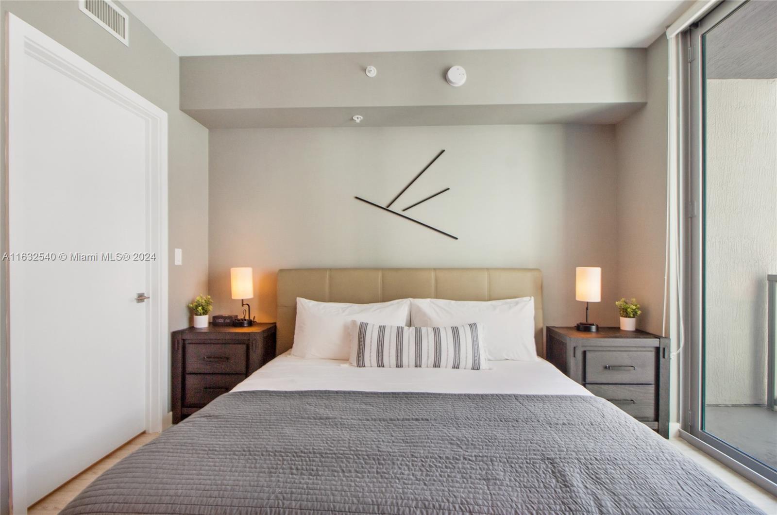 QUADRO CONDO - Residential