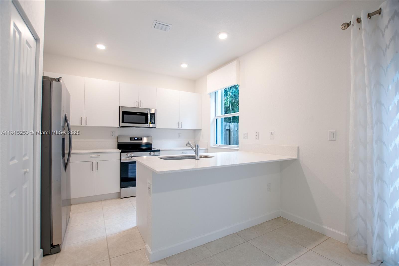 KEYS GATE RESIDENTIAL - Residential Lease