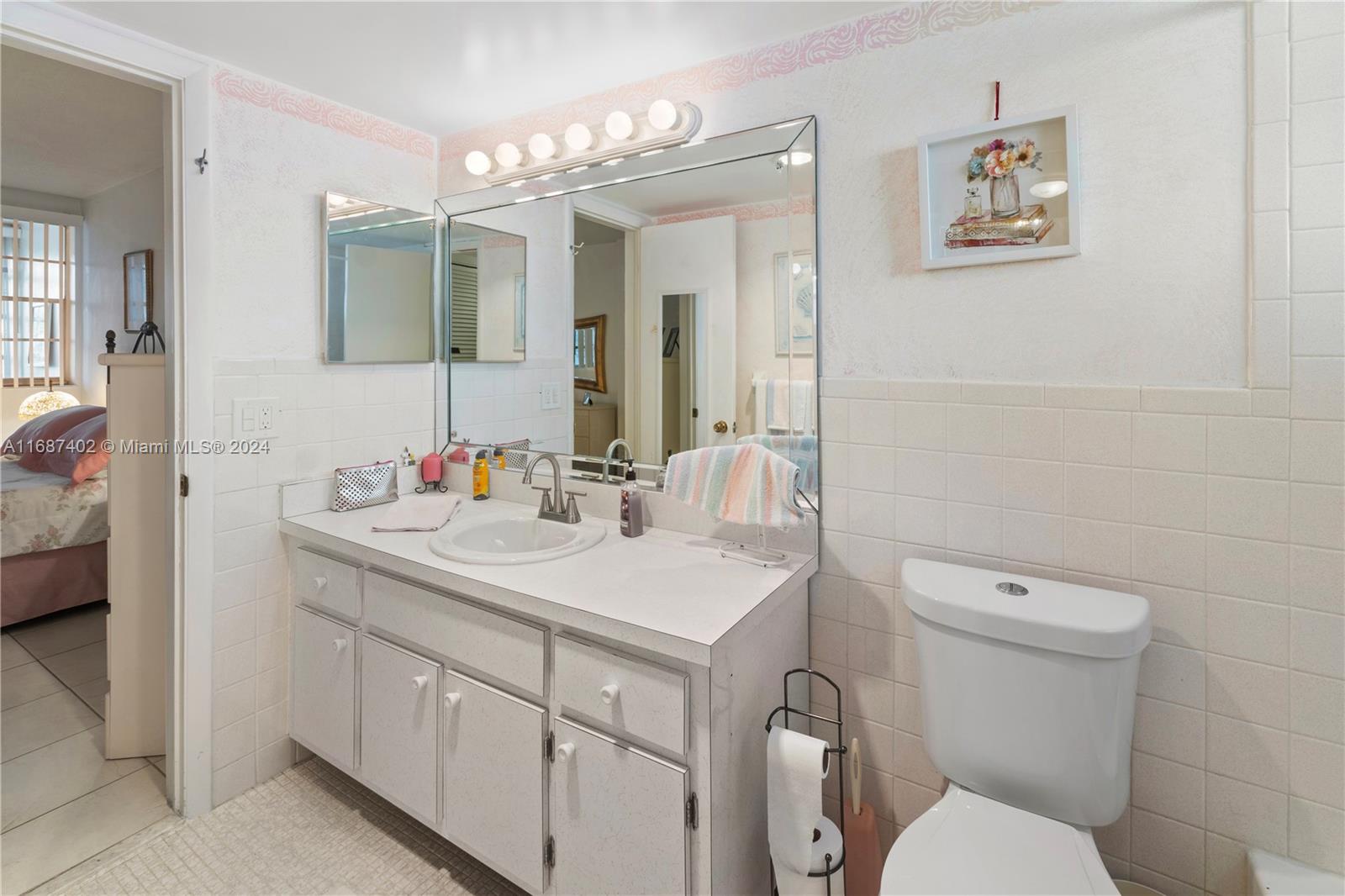 APRIL BREEZE CONDO - Residential