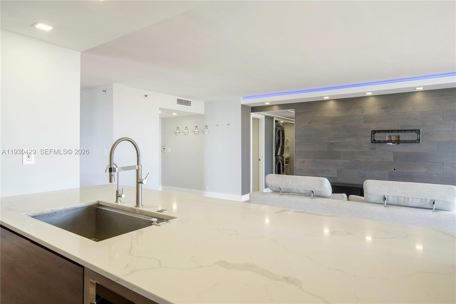 THE TOWERS OF QUAYSIDE CO - Residential