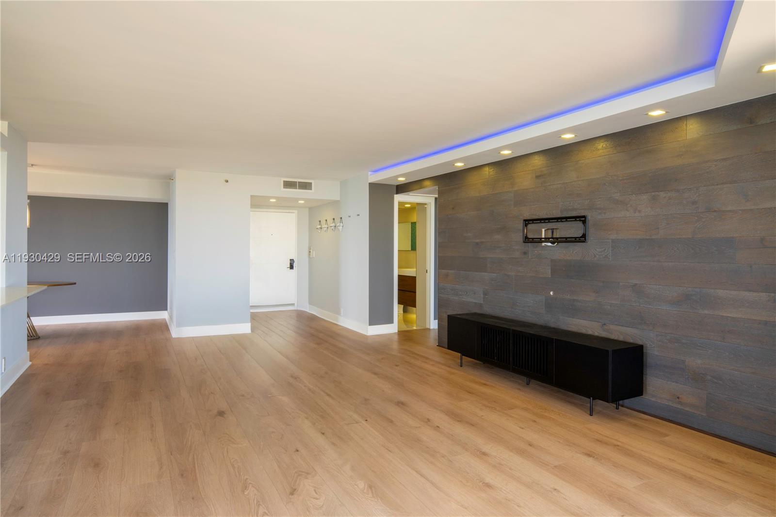 THE TOWERS OF QUAYSIDE CO - Residential