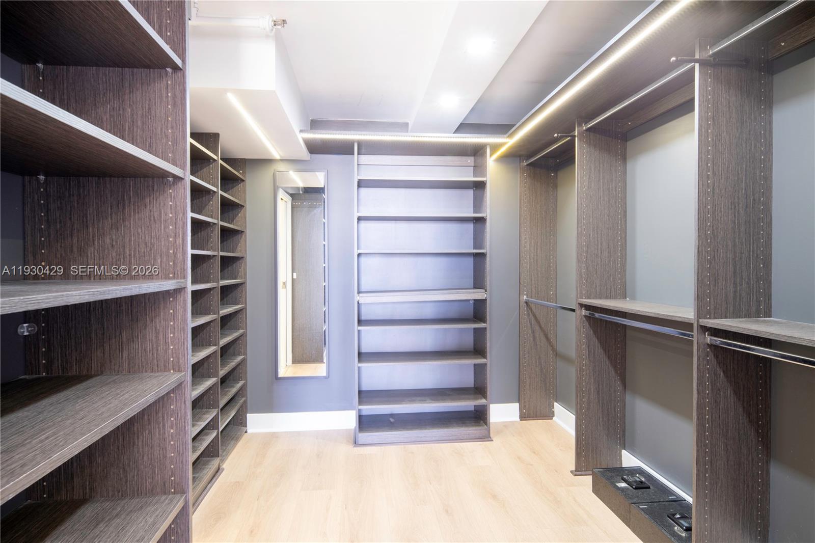 THE TOWERS OF QUAYSIDE CO - Residential