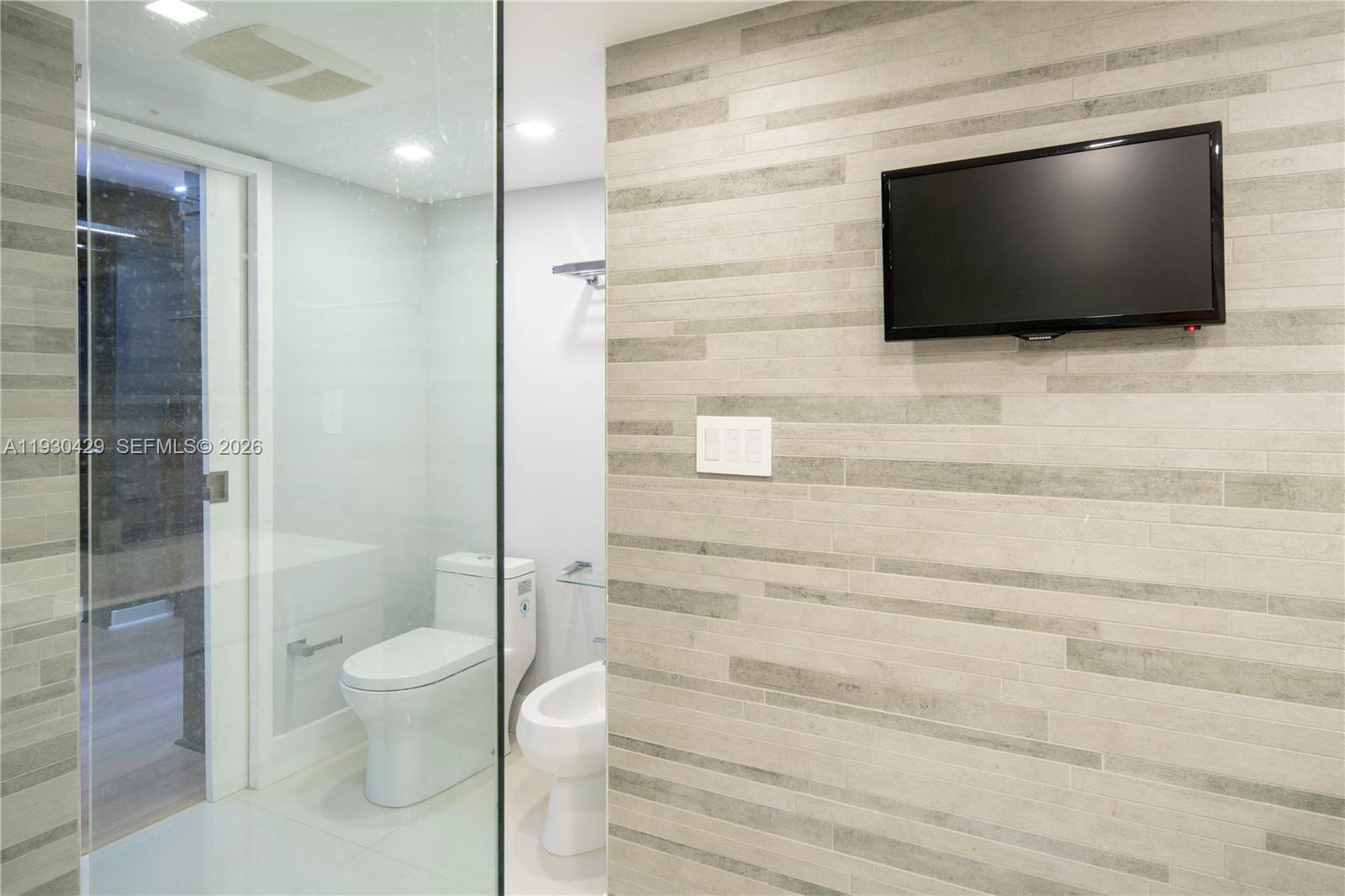 THE TOWERS OF QUAYSIDE CO - Residential