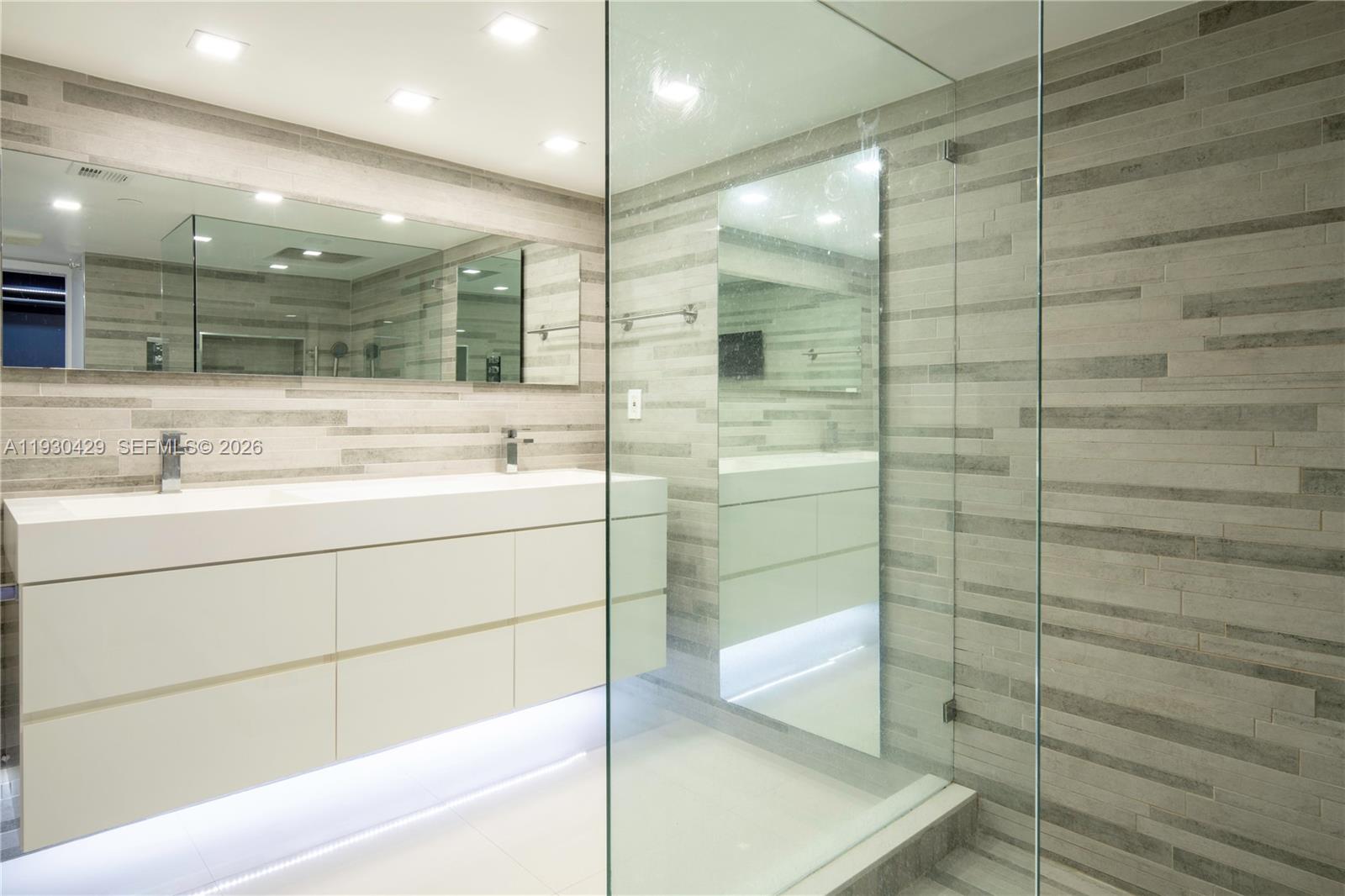 THE TOWERS OF QUAYSIDE CO - Residential