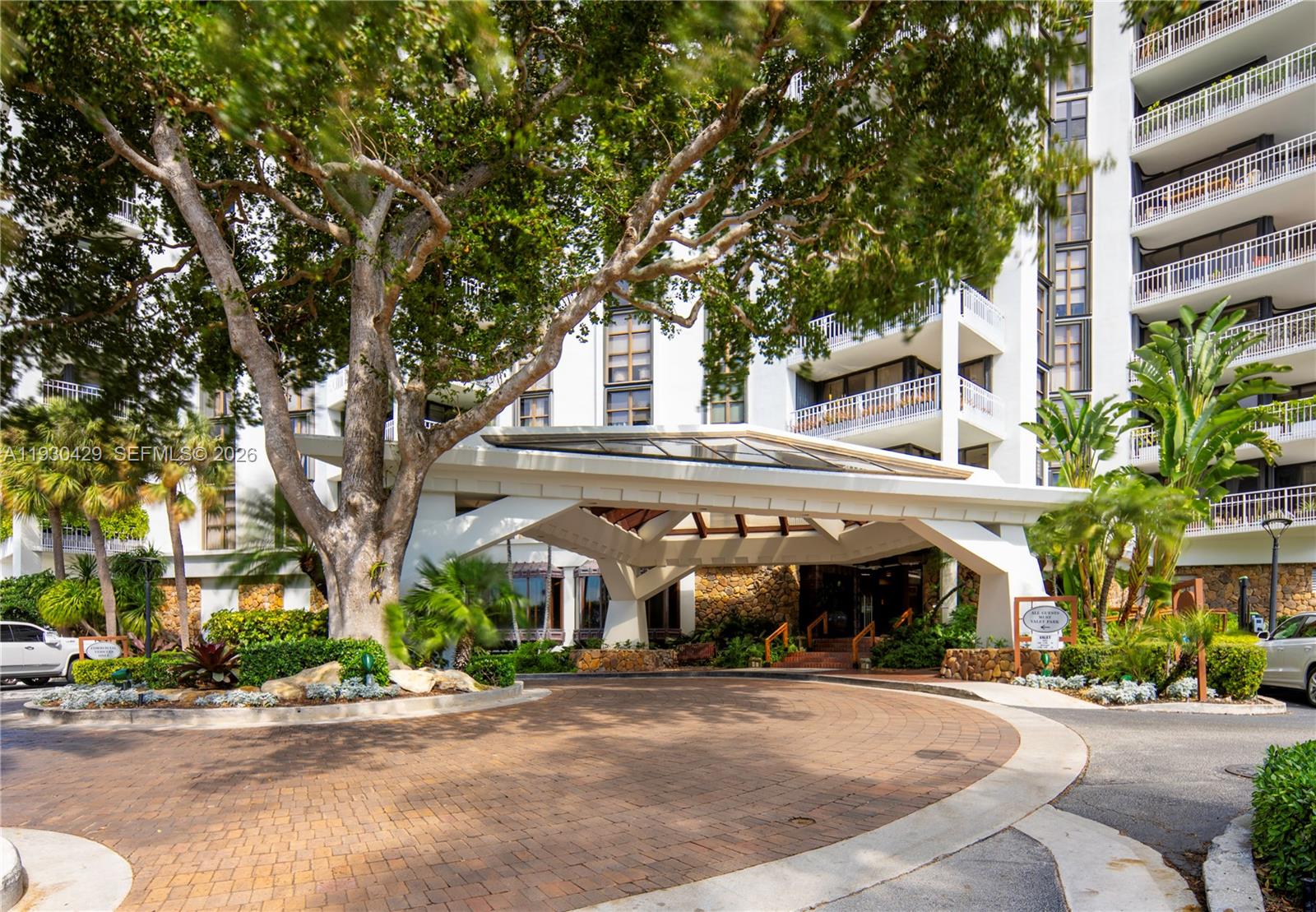 THE TOWERS OF QUAYSIDE CO - Residential