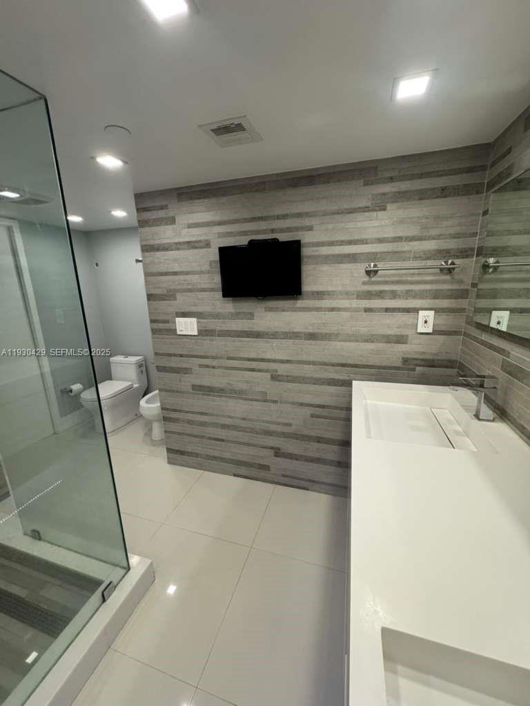 THE TOWERS OF QUAYSIDE CO - Residential