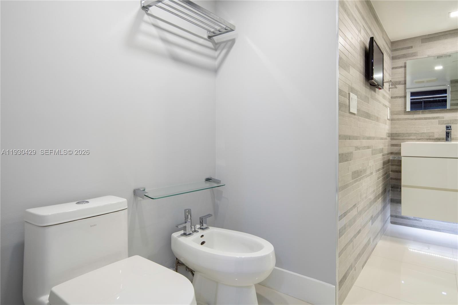 THE TOWERS OF QUAYSIDE CO - Residential