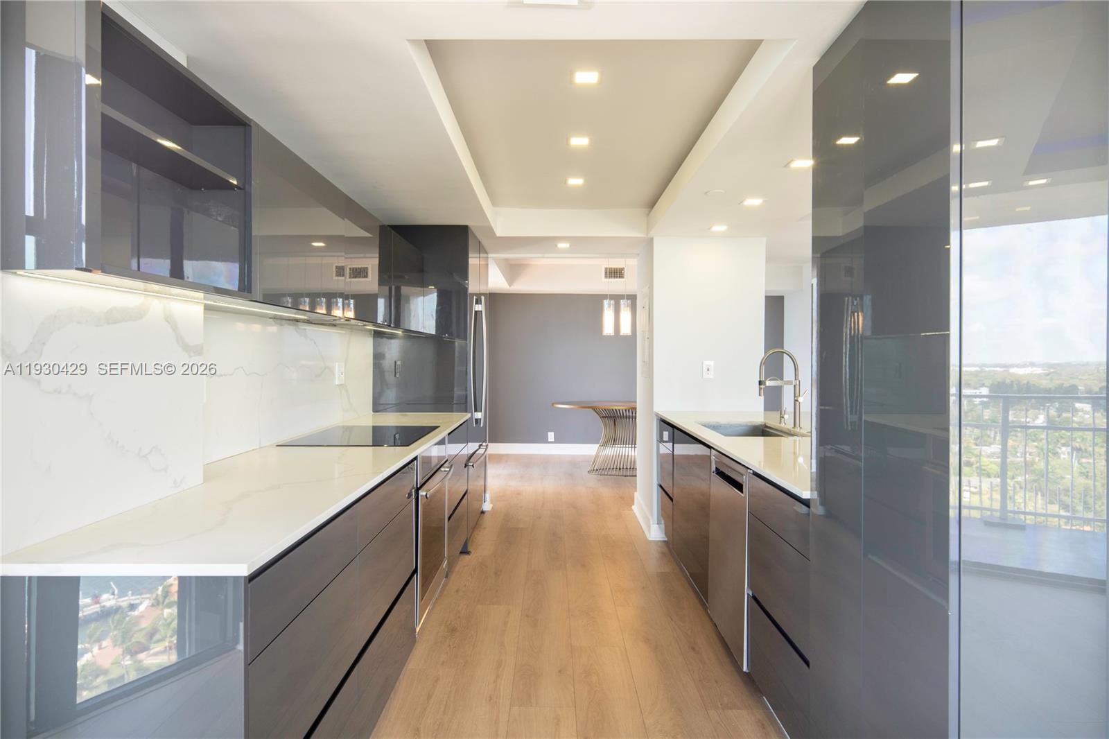 THE TOWERS OF QUAYSIDE CO - Residential