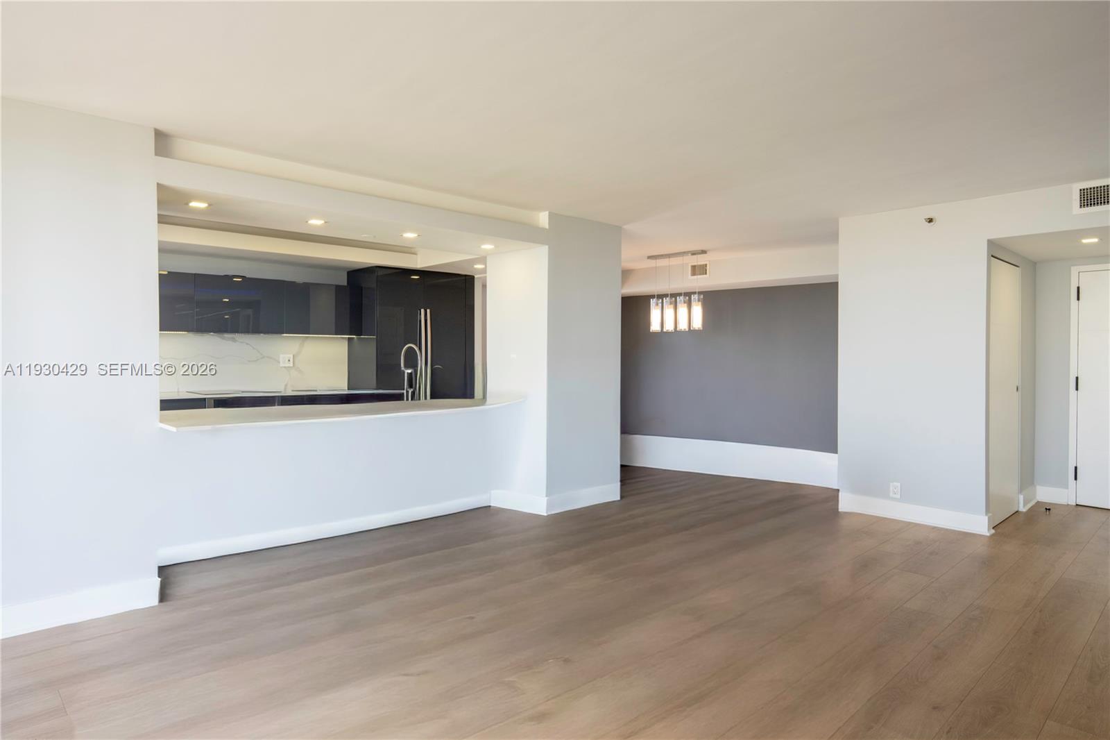 THE TOWERS OF QUAYSIDE CO - Residential