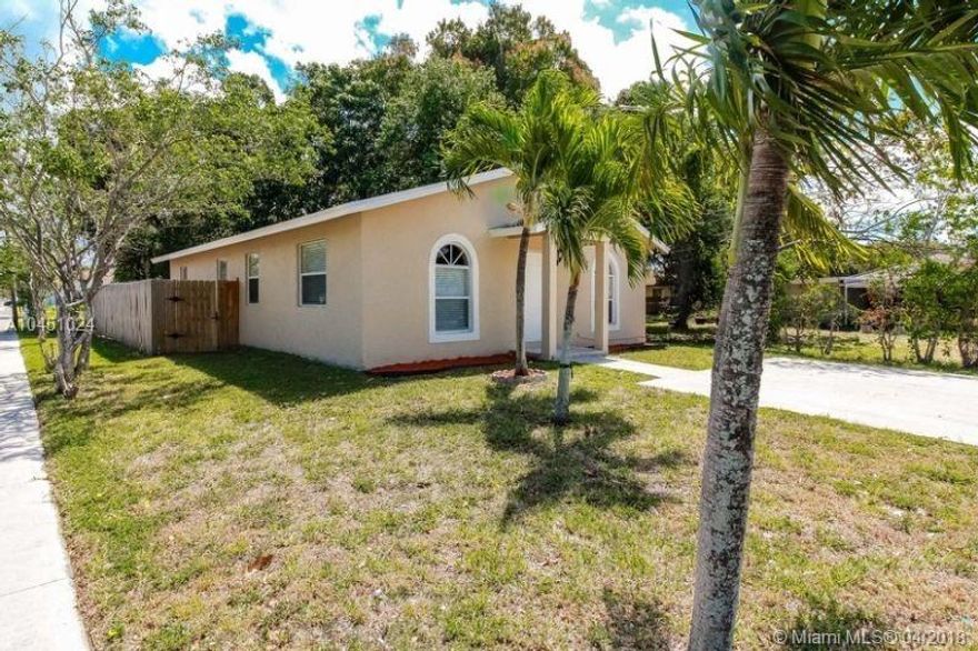 Beautiful home, Pets welcome with $20.00 monthly pet rent per pet and $250.00 pet fee per pet (NO pit bulls, Dobermans, Rottweiler,Chow and/or combination of any)  the security deposit is based on credit, $50.00 application fee per person, app done online, documented income required, Must make a minimum 3 times rent to qualify**Deposit will be due within 24 hours of approval and move in date max 10 days
 from application date***There is an extra $18.00 monthly service fee for the smart home system***** ***Commissions paid for NON-Invitation Homes Residents ONLY****