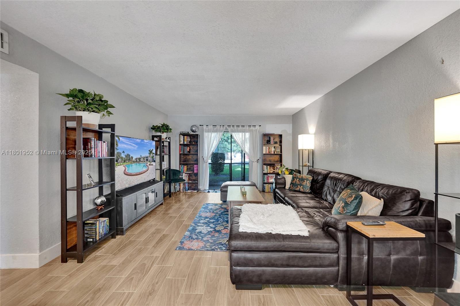 ALPINE WOODS VILLA NO 2 C - Residential