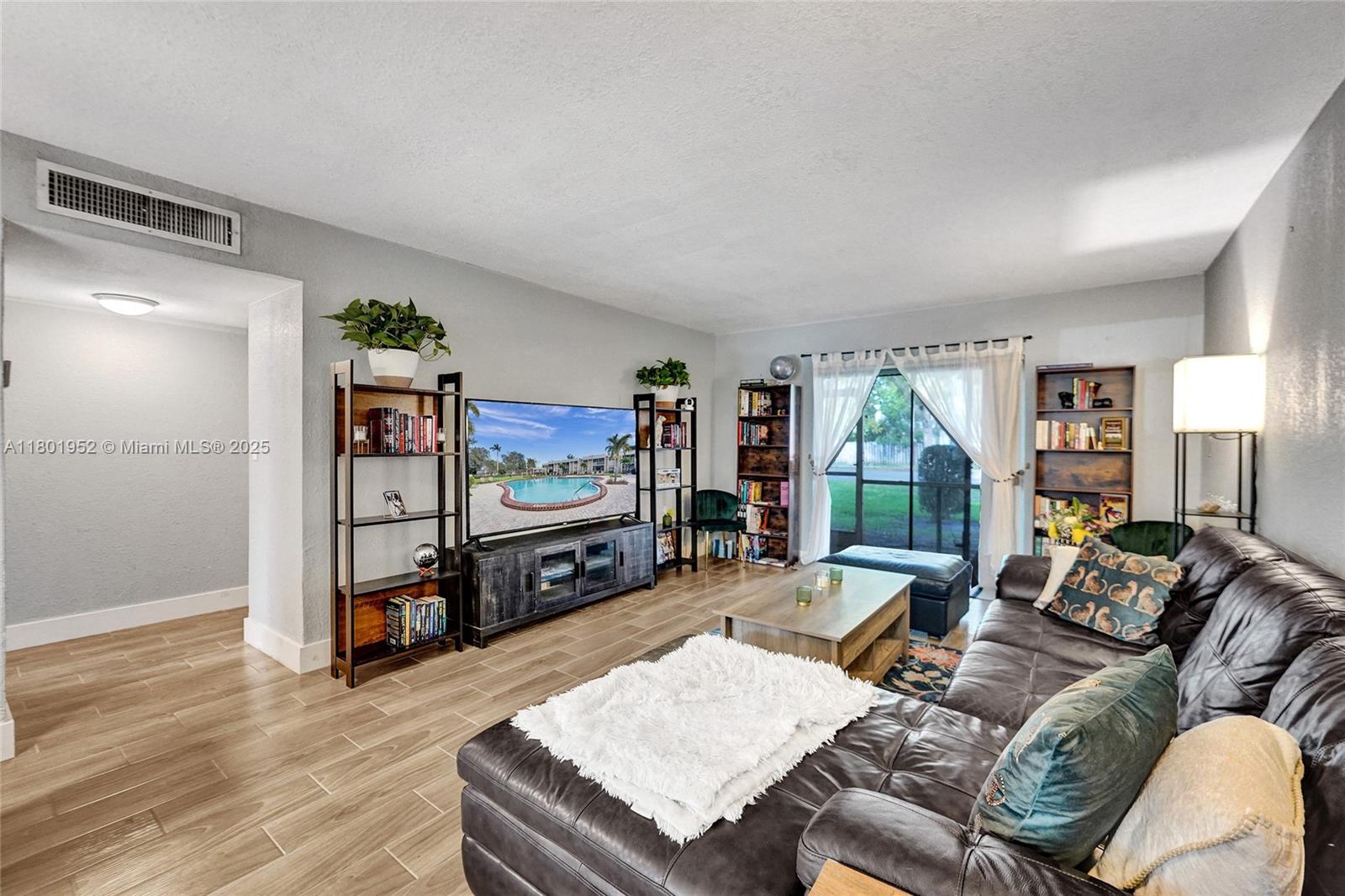 ALPINE WOODS VILLA NO 2 C - Residential