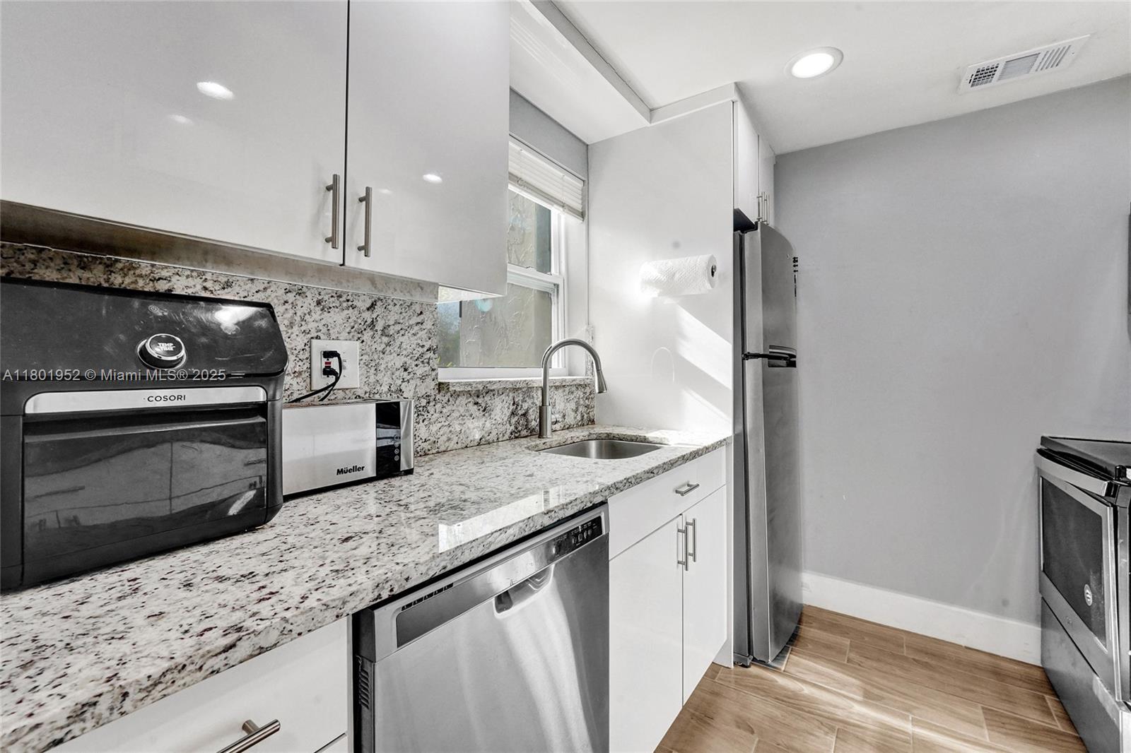 ALPINE WOODS VILLA NO 2 C - Residential