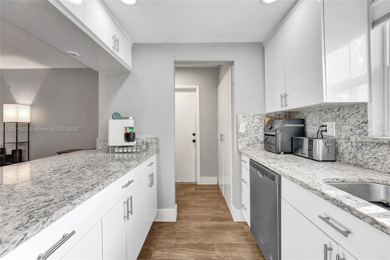 ALPINE WOODS VILLA NO 2 C - Residential