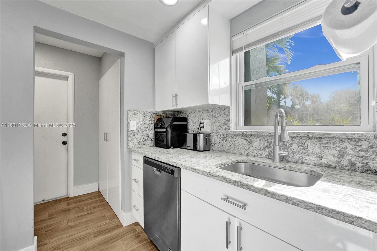 ALPINE WOODS VILLA NO 2 C - Residential