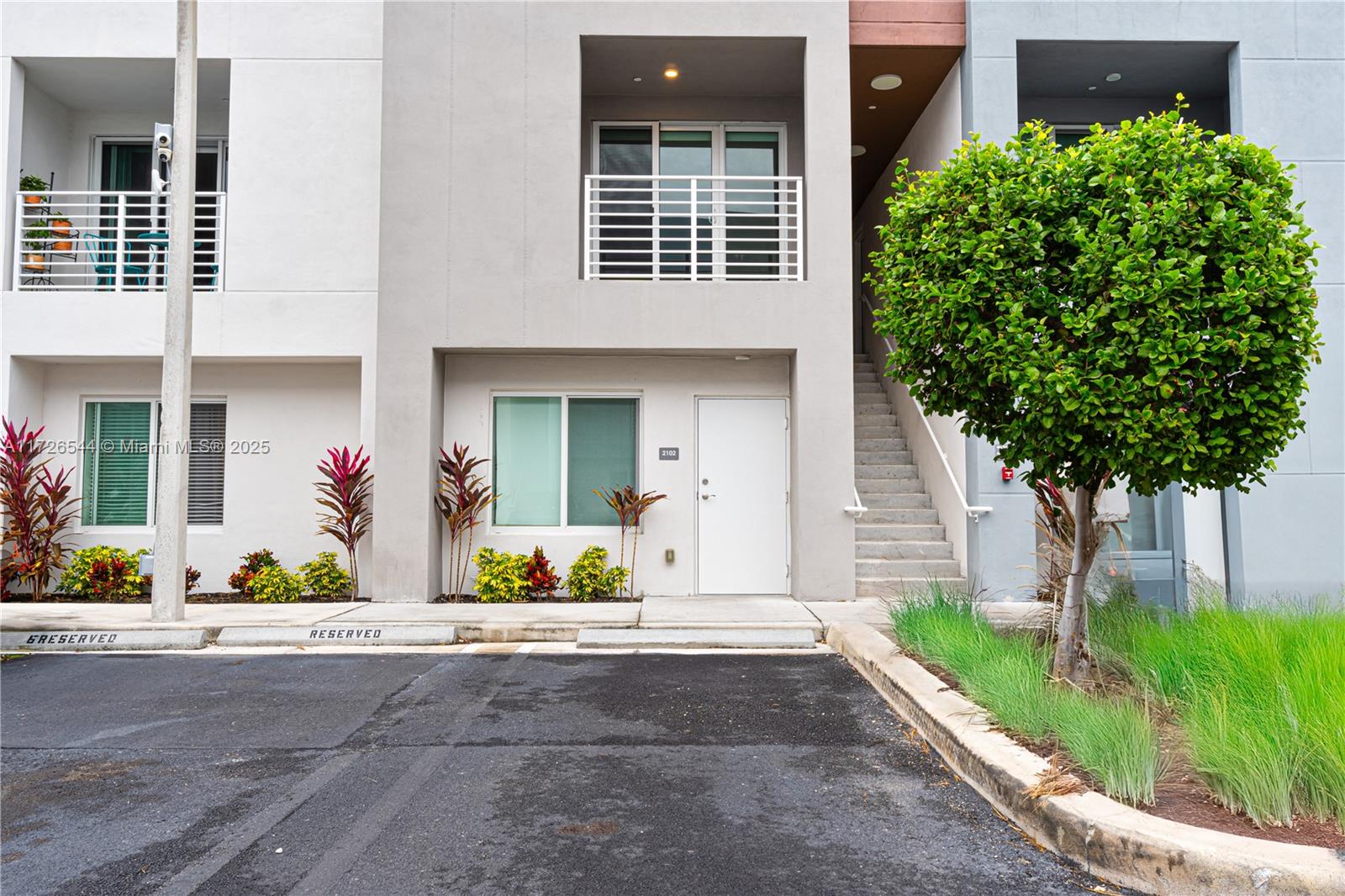 Property for Sale at 2555 Ne 193rd St 2102, Miami, Broward County, Florida - Bedrooms: 3 
Bathrooms: 3  - $519,000