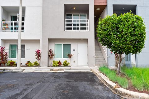 2555 NE 193rd St 2102 Miami FL 33180